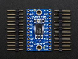 Moduł ekspandera I2C Adafruit TCA9548A z widocznymi pinami.
