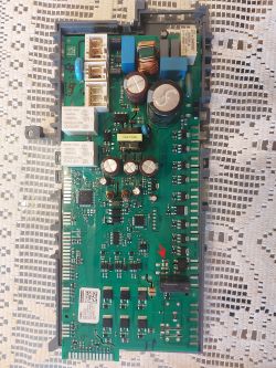 Beko BDIN38523Q - jaka wartość rezystora przy triakach na module?
