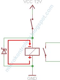 Czujnik optoelektroniczny 24V i przekaźnik czasowy - lampka przestaje działać po czasie