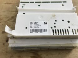 Elektroniczny moduł programatora zmywarki w białej, plastikowej obudowie z etykietą identyfikacyjną.