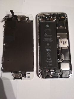 Jak wymienić wyświetlacz w iPhone SE? Jak wymienić wyświetlacz w iPhone SE?