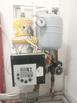 Nie włącza się pompa c.o w piecu elektrycznym Nie włącza się pompa c.o w piecu elektrycznym