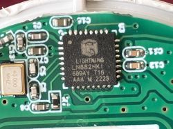 Close-up of PCB with Lightning LN882HKI chip and a 40.000 MHz crystal oscillator