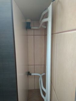 Żeliwny kaloryfer grzeje tylko u góry - co robić?