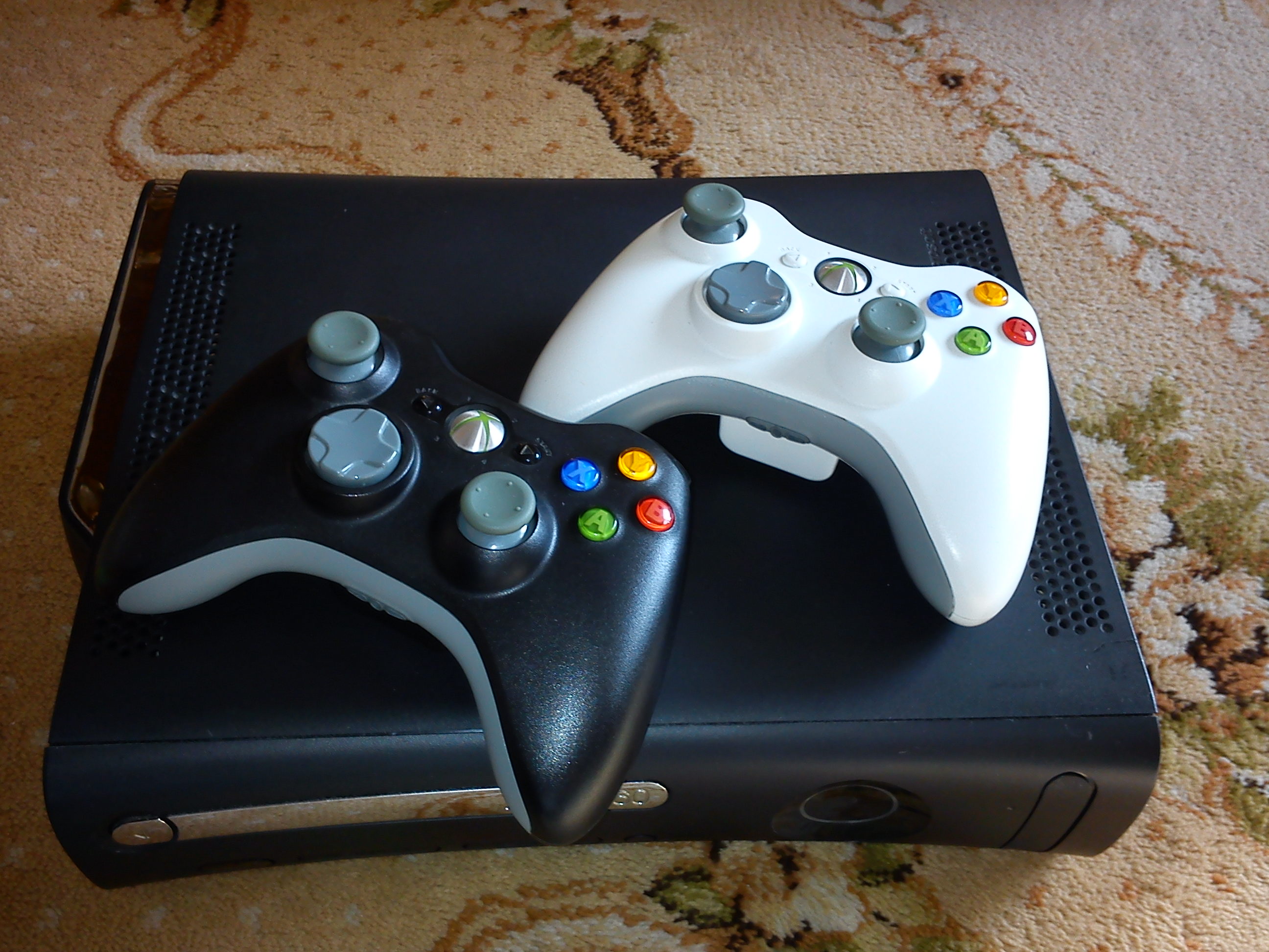 [Sprzedam] Xbox 360 Elite JASPER 120 gb 2 pady GTA V