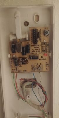 Intercom System Malfunction in Rented Flat: Access Code Unknown, Model #7