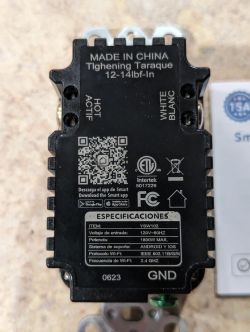 Back of YSW102 smart electrical socket with technical specifications.