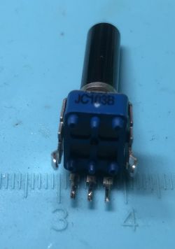 Wymiana potencjometru (enkodera) w Behringer CX2310