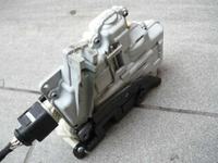 VW passat B6 zamek przy tylnych drzwiach - do czego służy?