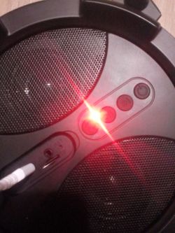 Głośnik Bluetooth AC880 - Chyba go zresetowałem ładuje się lecz się nie włącza