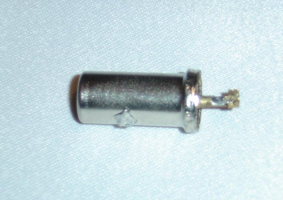 Identyfikacja elementu czujnika rezerwy paliwa - przewodzenie prądu w benzynie