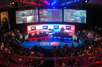 Podłaczenie 4 konsol jednocześnie do monitorów i projektora