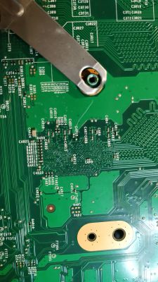 Xbox One - identyfikacja brakującego kondensatora C4R10