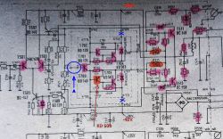 Schemat elektryczny z zaznaczeniami w kolorze różowym i niebieskim