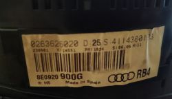Naklejka z numerem seryjnym i kodami na liczniku Audi RB4