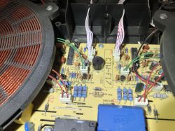Wnętrze płyty indukcyjnej SilverCrest SDI 3500 B3, wykorzystanie części ze środka do DIY