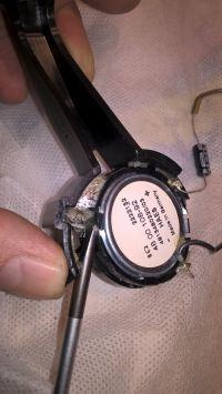 Volvo s60/v70 - Na jakim kleju wkleić głośnik centralny