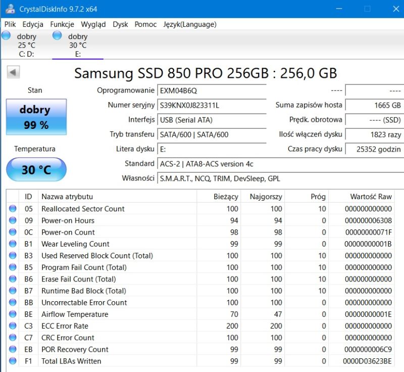 Zrzut CrystalDiskInfo z danymi SMART dla Samsung SSD 850 PRO 256 GB, stan 99% i 30°C