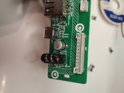 Częsta Usterka: Wymiana gniazda USB w przenośnym odtwarzaczu bluetooth Częsta Usterka: Wymiana gniazda USB w przenośnym odtwarzaczu bluetooth