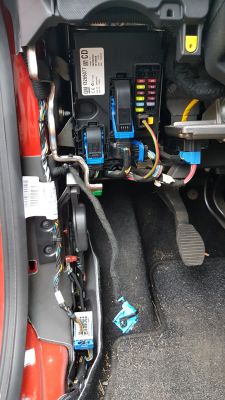 Opel Corsa D - Installation of the central locking controller Block 67