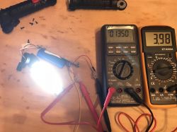 Recenzja i wnętrze latarki Worklight W-52 ładowanej przez USB Recenzja i wnętrze latarki Worklight W-52 ładowanej przez USB
