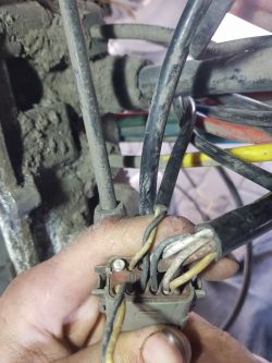 Jak nazywa się i do czego służy czarna skrzyneczka obok modulatora ABS w naczepie Schmitz?