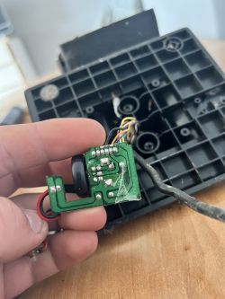 Tracer TRG 2S 900 C3 - wtyczka 8 DIN, jak podłączyć