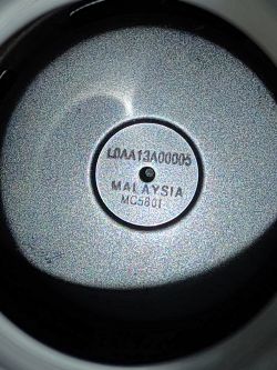 Okrągła część głośnika z oznaczeniami L0AA13A00005 oraz Malaysia MC5801.