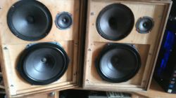 Identyfikacja czeskich kolumn - jaką mają markę i model?