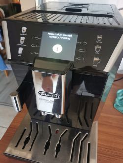 De'Longhi PrimaDonna ECAM 550.65.SB alarm ogólny / nagrzewanie w toku.