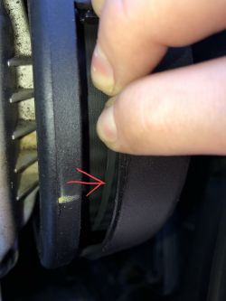 Audi A4 B6 1.6 - Wymiana rozrządu - prąg na pasku