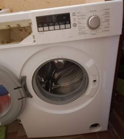 Pralka Bosch Vario Perfect Series 4 z otwartymi drzwiami.