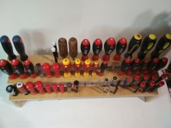 Piętrowy stojak na śrubokręty DIY Piętrowy stojak na śrubokręty DIY