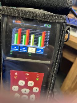 Miernik Amiko TSC 1270 nie pokazuje parametrów kanału 27, TV odbiera MUX 3 - 45km od PKiN/Raszyna