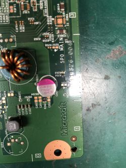 Dlaczego konsola Xbox 360 z płytą główną X854326-004 nie uruchamia się?