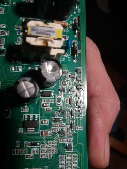 Indesit DSR 15B1 EU - Uszkodzenie modułu po zetknięciu z obudową, brak reakcji podzespołów