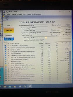 Zrzut ekranu programu CrystalDiskInfo z dyskiem TOSHIBA MK3265GSX o pojemności 320 GB, z ostrzeżeniem o stanie dysku.