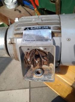 Sterowanie silnikiem 3-fazowym 1.5kW do szlifierki za pomocą chińskiego falownika VFD