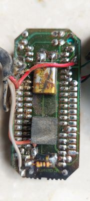 Uszkodzony zegar elektroniczny John Deere – problem z opornikiem, pomoc w naprawie i wymianie