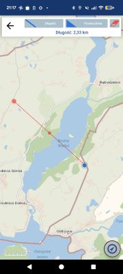 Zrzut ekranu mapy z czerwoną linią pomiaru 2,33 km przez jezioro Brodno Wielkie
