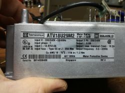 Altivar ATV18U29M2 - jedno z napięć wyjściowych ma niższą wartość