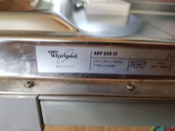 Whirlpool ADP 550 IX - Wylewa wodę spod drzwi Whirlpool ADP 550 IX - Wylewa wodę spod drzwi