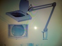 Warsztatowa lampa z lupą - prezentacja