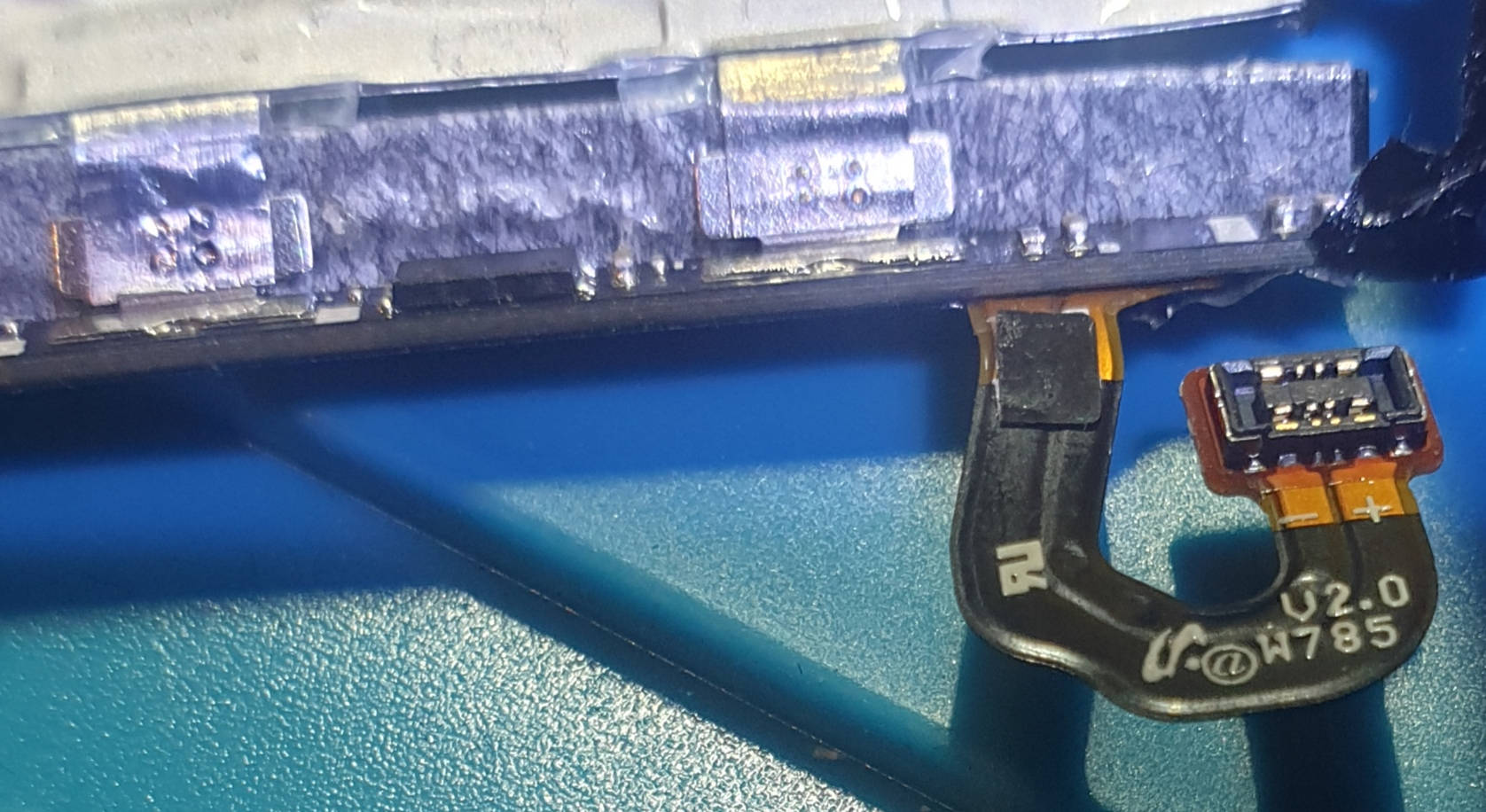 Jak rozpoznać plus i minus na taśmie baterii - identyfikacja pinów