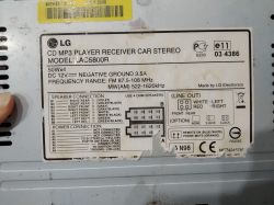 Jak podłączyć radio LG LAC5800R do głośnika w suficie?