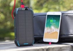 Powerbank solarny ładujący smartfon