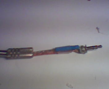 Jakie napięcie występuje na stykach portu USB i czy można podłączyć diodę LED?
