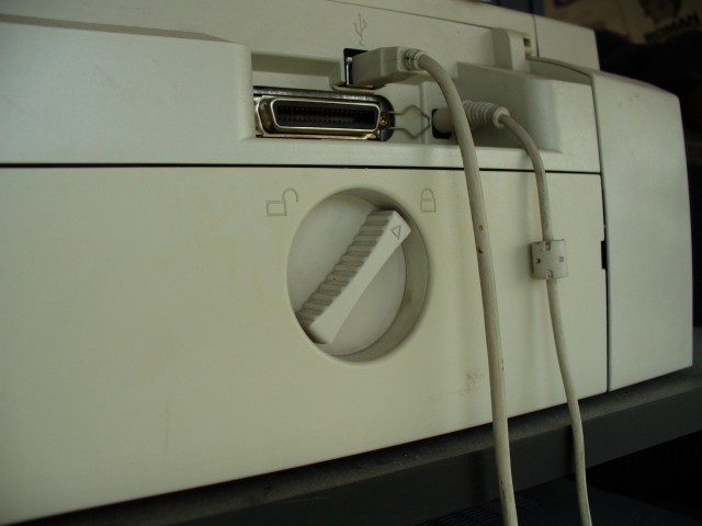 HP DJ 710C/840C - nie wciąga papieru / gniecie papier