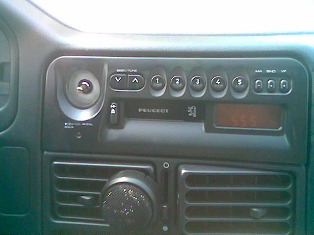 Fabryczne radio Peugeot jak zdemontować, nie gra