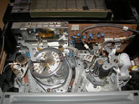 Sony SLV-363EE - co zrobić, gdy magnetowid wysuwa kasety po włożeniu?